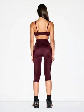 SKIMS NikeSKIMS Shine Drawcord Crop 17” Leggings – Currant | XS